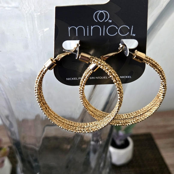Goldtone chunky Large dangle & Hoop earrings • 2 Pairs - Picture 5 of 6